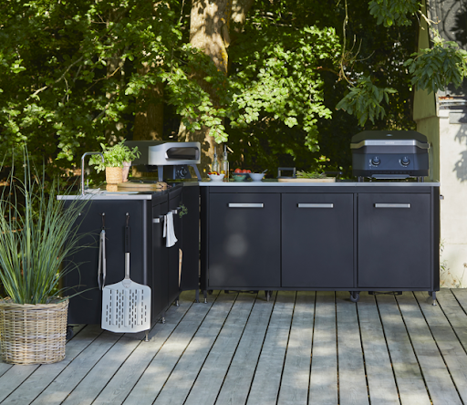 Outdoor Kitchen